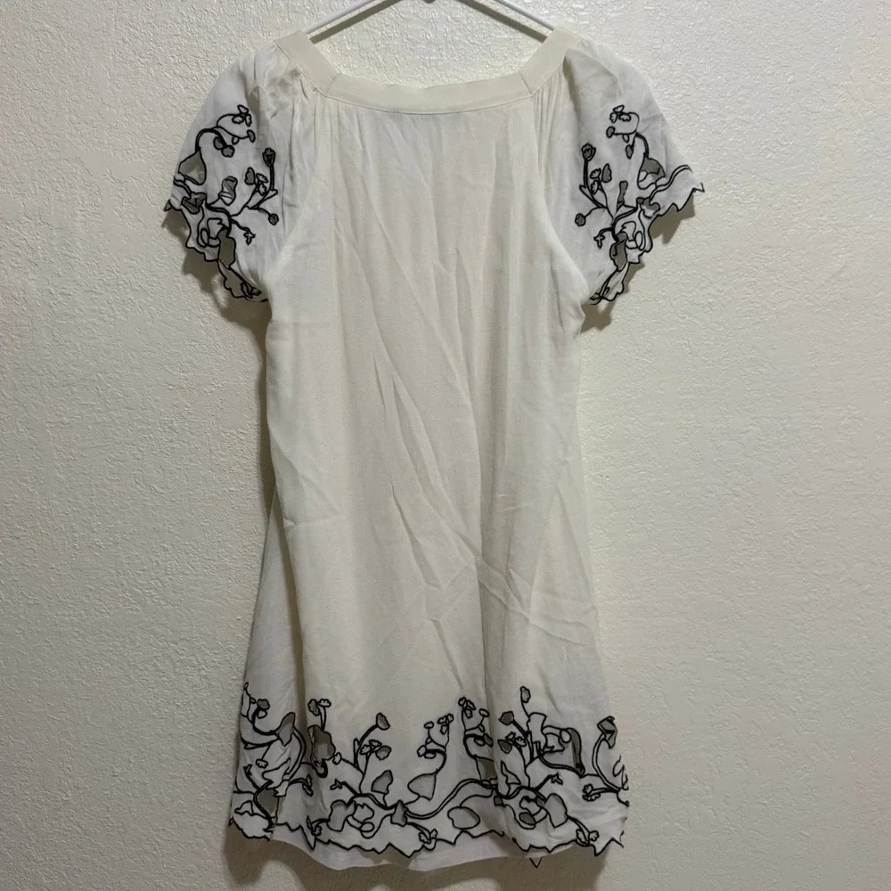 Ark‎ & Co Cream Floral Embroidered Scallop Hem Mini Dress Small DJ20144B
